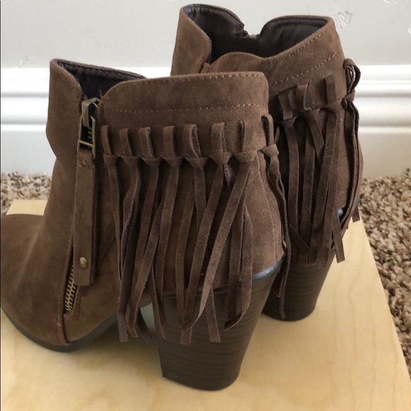 Round toe tassel boho fringe ankle bootie - Picture 3 of 4